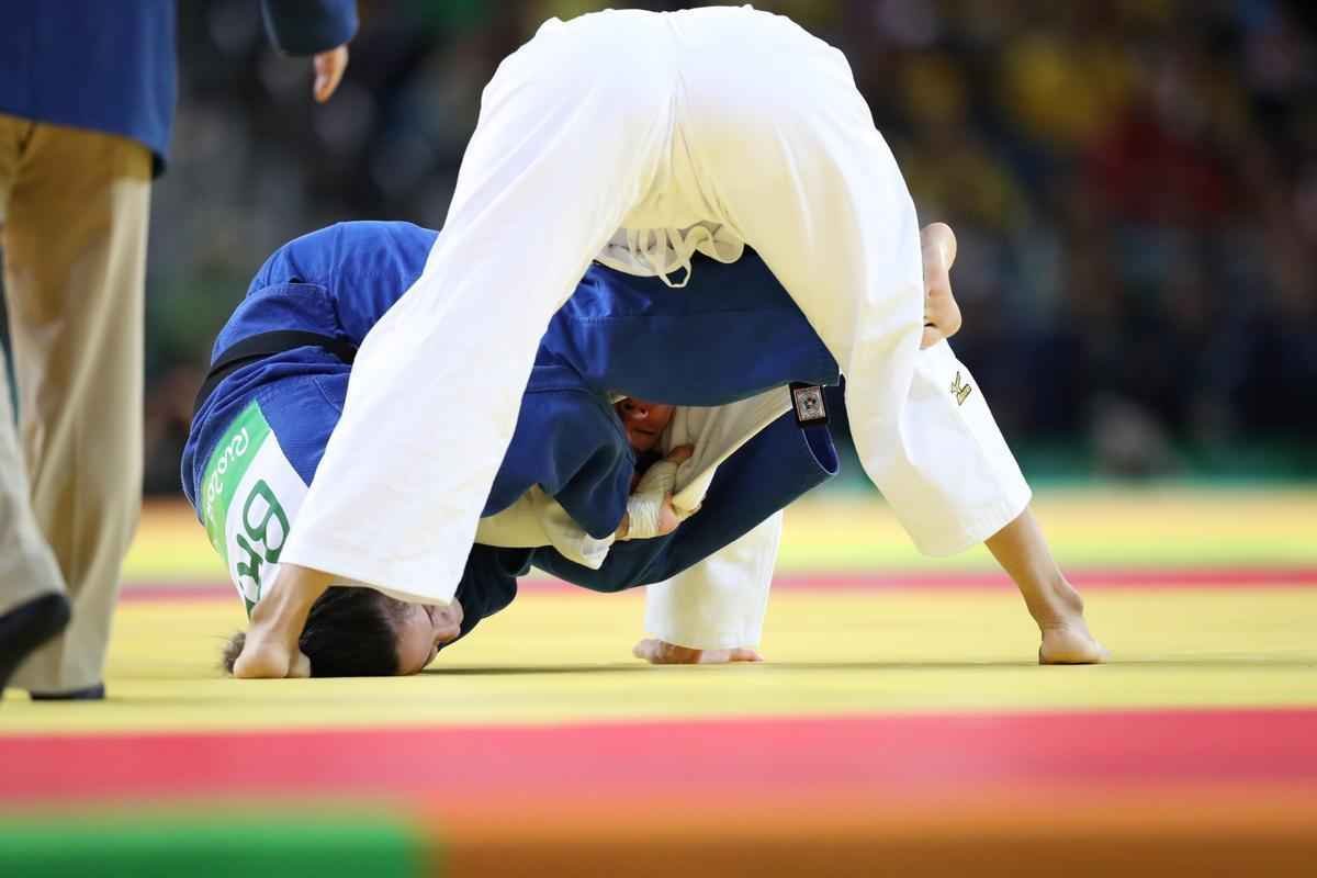 Apoiada pela torcida, judoca brasileira Mayra Aguiar derrotou Yalennis Castillo