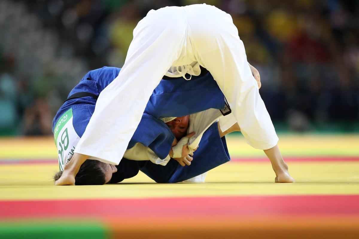Apoiada pela torcida, judoca brasileira Mayra Aguiar derrotou Yalennis Castillo