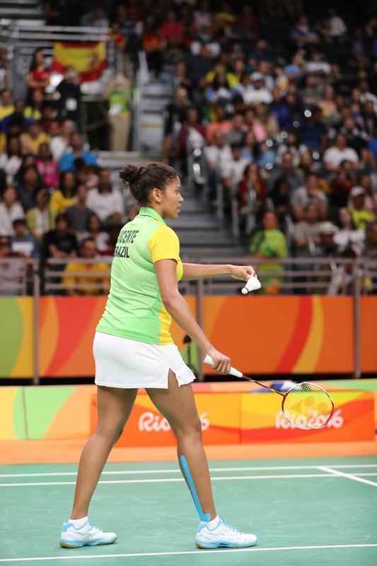Imagens da derrota da brasileira Lohaynny Vicente para a indiana Saina Nehwal, no Badminton