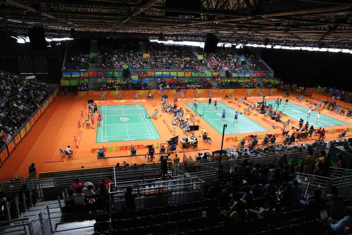 Imagens da derrota da brasileira Lohaynny Vicente para a indiana Saina Nehwal, no Badminton