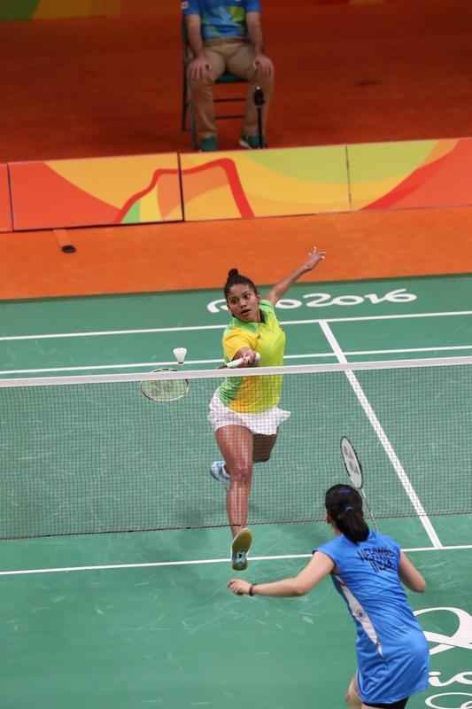 Imagens da derrota da brasileira Lohaynny Vicente para a indiana Saina Nehwal, no Badminton