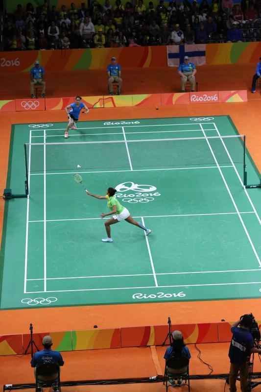 Imagens da derrota da brasileira Lohaynny Vicente para a indiana Saina Nehwal, no Badminton