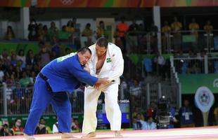 Rafael Silva vence Abdullo Tangriyev e garante medalha de bronze para o Brasil