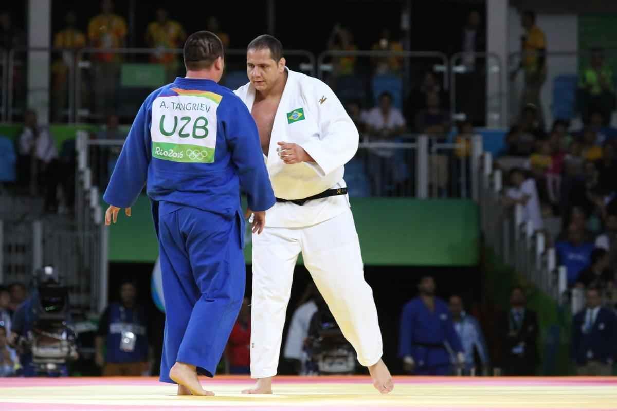 Rafael Silva vence Abdullo Tangriyev e garante medalha de bronze para o Brasil