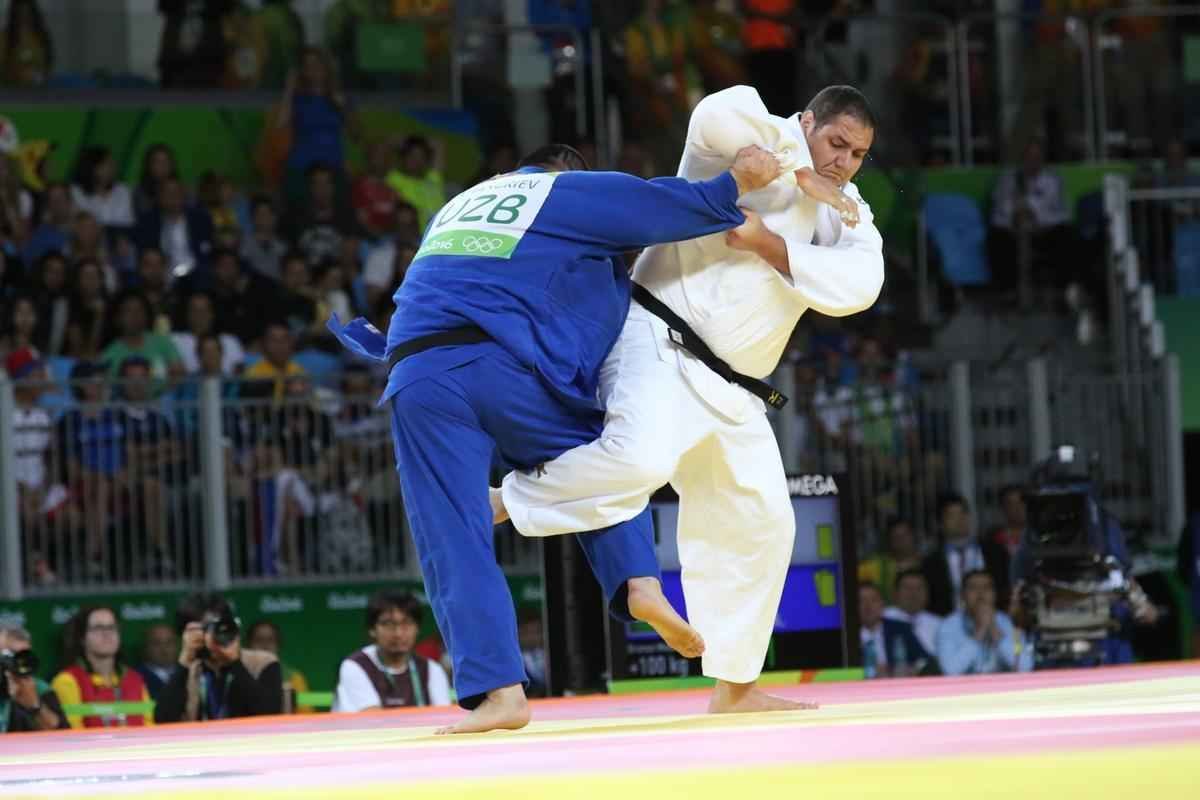 Rafael Silva vence Abdullo Tangriyev e garante medalha de bronze para o Brasil