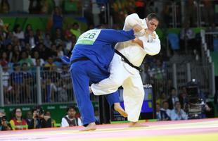 Rafael Silva vence Abdullo Tangriyev e garante medalha de bronze para o Brasil