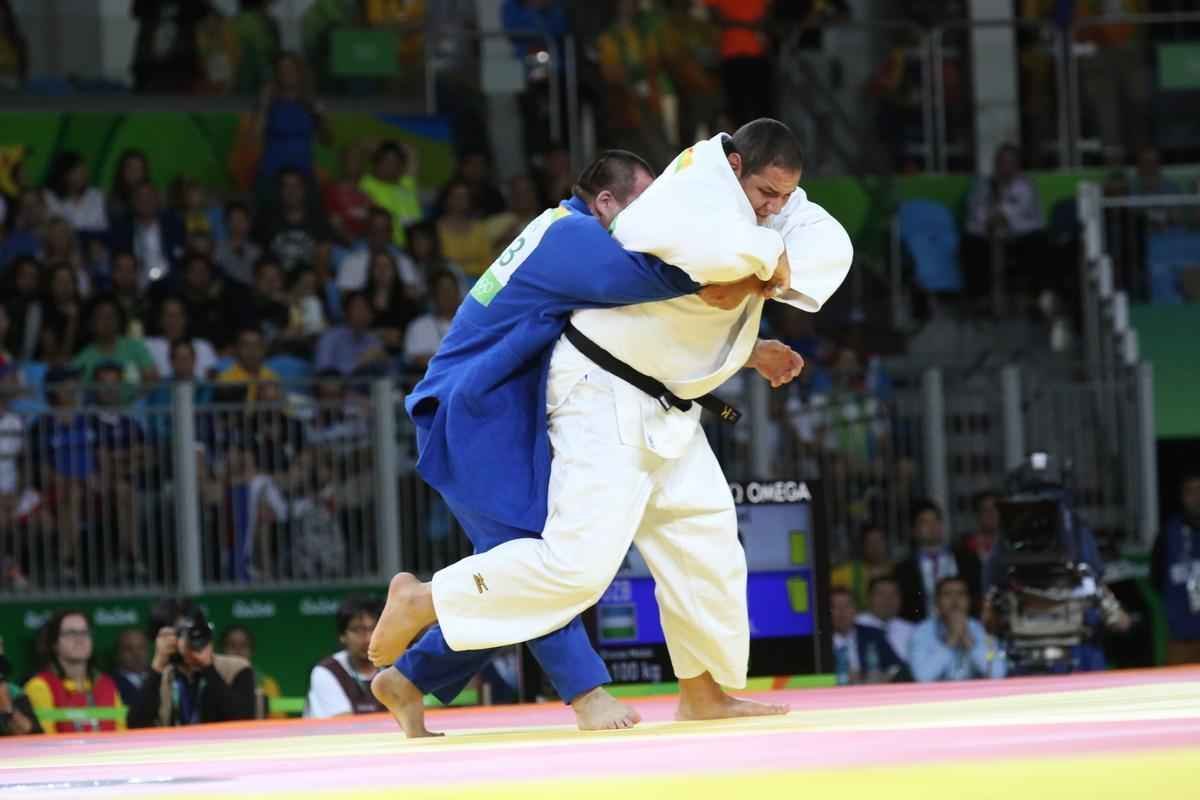 Rafael Silva vence Abdullo Tangriyev e garante medalha de bronze para o Brasil