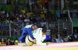 Rafael Silva vence Abdullo Tangriyev e garante medalha de bronze para o Brasil