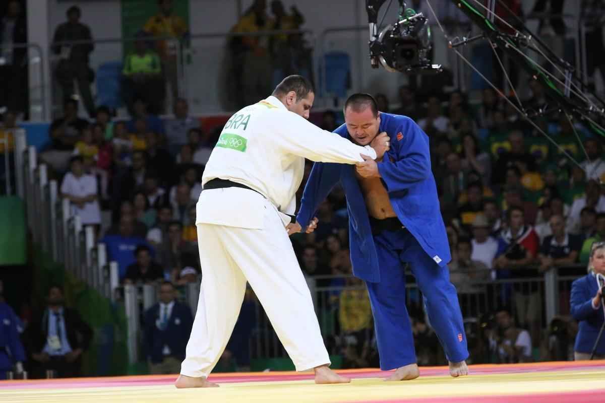 Rafael Silva vence Abdullo Tangriyev e garante medalha de bronze para o Brasil