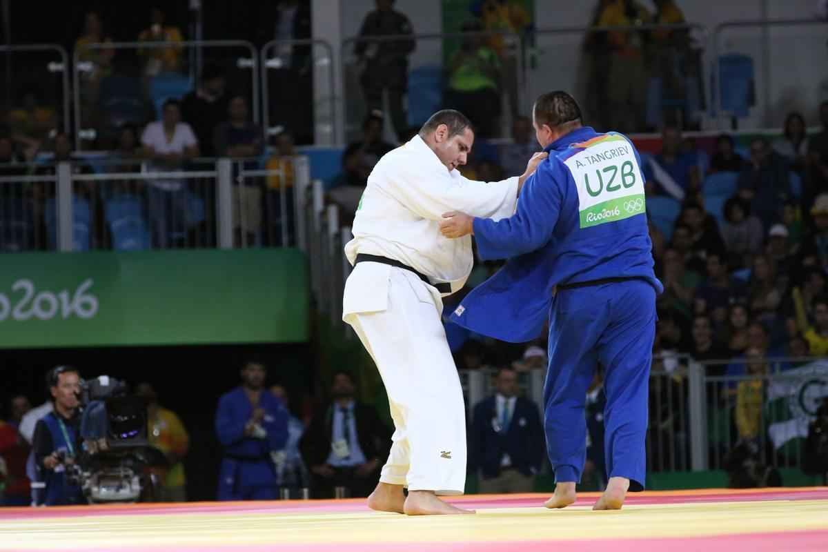 Rafael Silva vence Abdullo Tangriyev e garante medalha de bronze para o Brasil