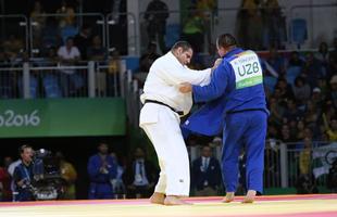 Rafael Silva vence Abdullo Tangriyev e garante medalha de bronze para o Brasil