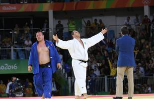 Rafael Silva vence Abdullo Tangriyev e garante medalha de bronze para o Brasil