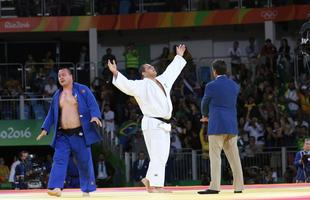 Rafael Silva vence Abdullo Tangriyev e garante medalha de bronze para o Brasil