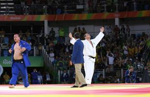 Rafael Silva vence Abdullo Tangriyev e garante medalha de bronze para o Brasil