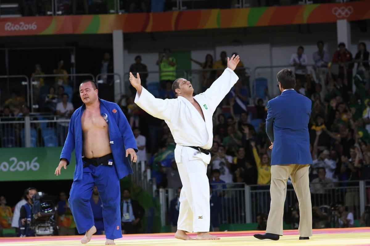 Rafael Silva vence Abdullo Tangriyev e garante medalha de bronze para o Brasil
