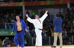 Rafael Silva vence Abdullo Tangriyev e garante medalha de bronze para o Brasil