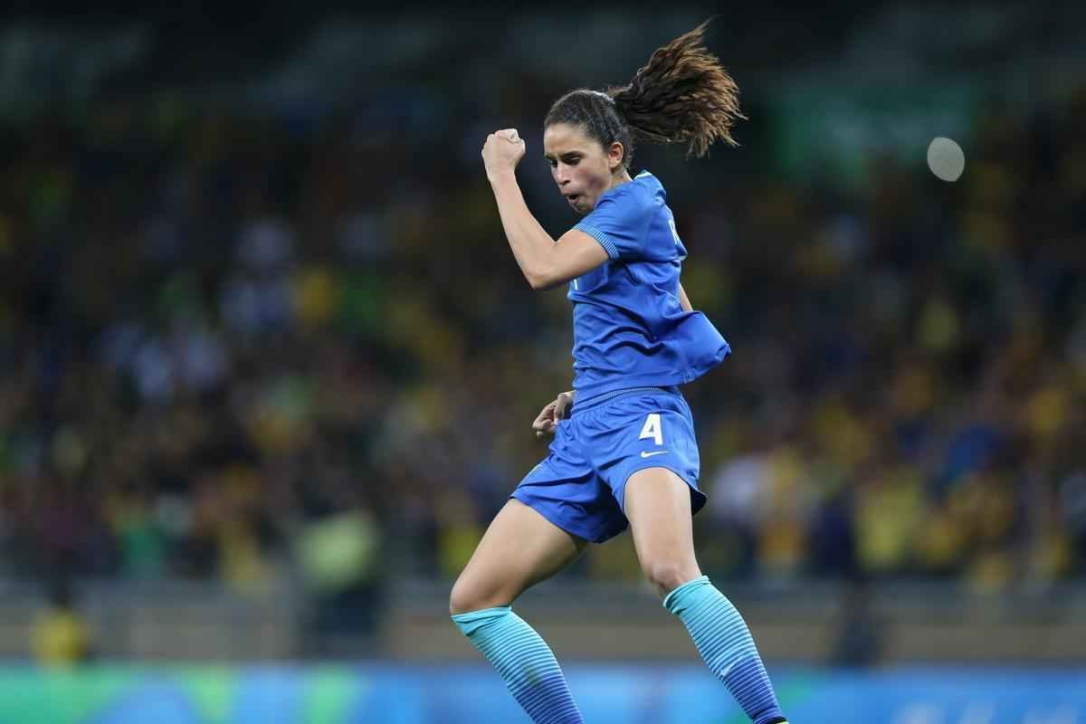 Imagens emocionantes das cobranas de pnaltis no Mineiro e da classificao do Brasil s semifinais do torneio feminino de futebol dos Jogos Olmpicos. Goleira Brbara pegou pnalti e deu vitria  Seleo por 7 a 6 sobre a Austrlia. Com 52 mil pagantes, estdio foi  loucura.