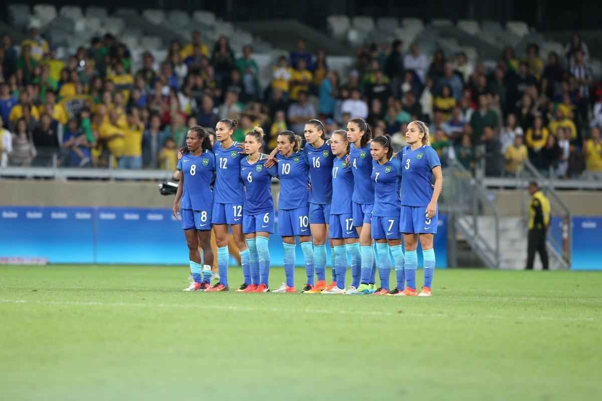 Imagens emocionantes das cobranas de pnaltis no Mineiro e da classificao do Brasil s semifinais do torneio feminino de futebol dos Jogos Olmpicos. Goleira Brbara pegou pnalti e deu vitria  Seleo por 7 a 6 sobre a Austrlia. Com 52 mil pagantes, estdio foi  loucura.