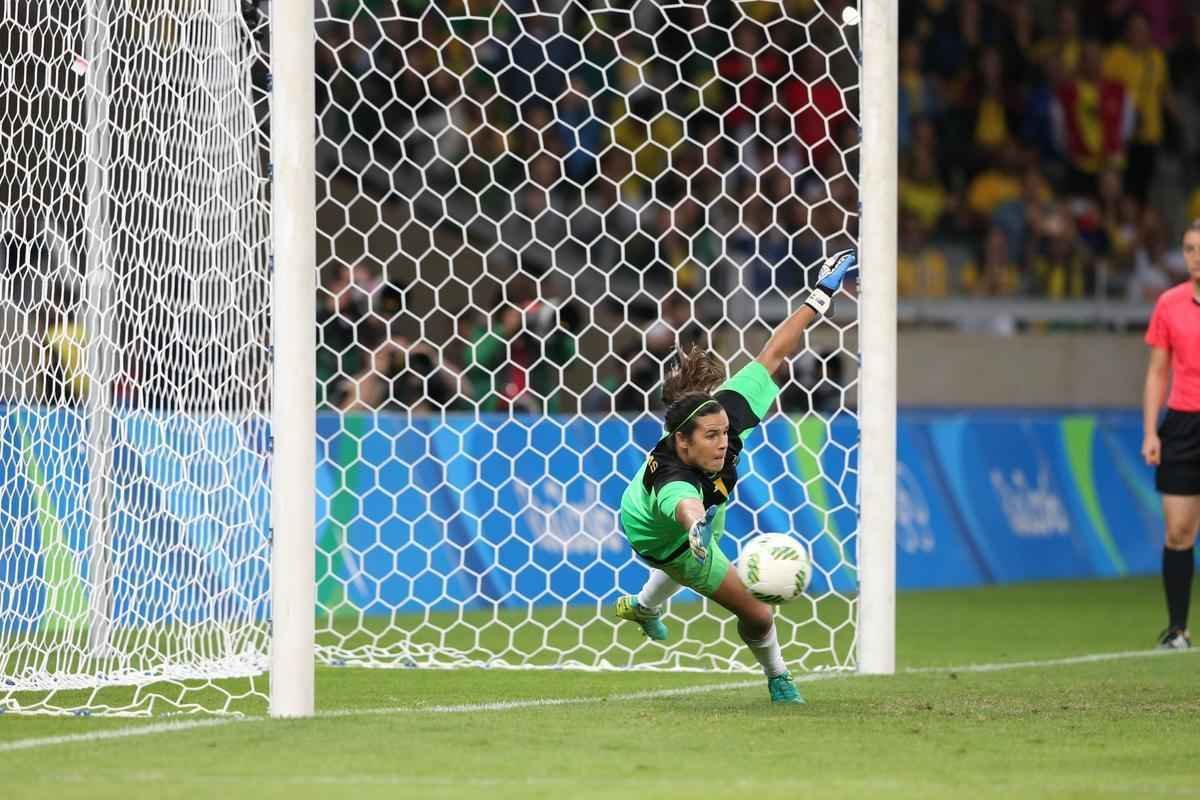 Imagens emocionantes das cobranas de pnaltis no Mineiro e da classificao do Brasil s semifinais do torneio feminino de futebol dos Jogos Olmpicos. Goleira Brbara pegou pnalti e deu vitria  Seleo por 7 a 6 sobre a Austrlia. Com 52 mil pagantes, estdio foi  loucura.