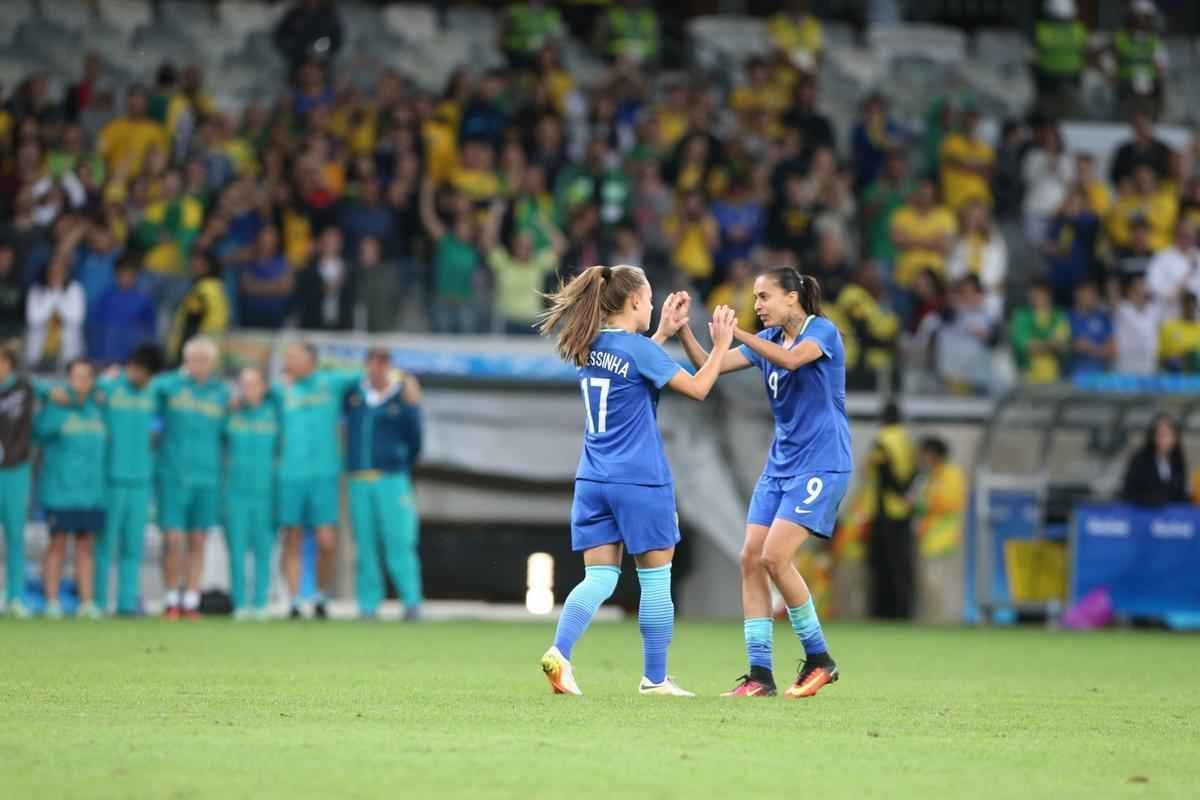 Imagens emocionantes das cobranas de pnaltis no Mineiro e da classificao do Brasil s semifinais do torneio feminino de futebol dos Jogos Olmpicos. Goleira Brbara pegou pnalti e deu vitria  Seleo por 7 a 6 sobre a Austrlia. Com 52 mil pagantes, estdio foi  loucura.