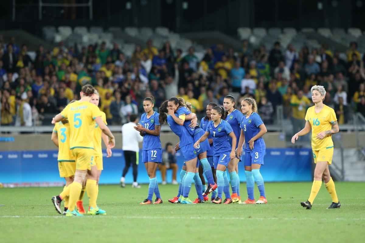 Imagens emocionantes das cobranas de pnaltis no Mineiro e da classificao do Brasil s semifinais do torneio feminino de futebol dos Jogos Olmpicos. Goleira Brbara pegou pnalti e deu vitria  Seleo por 7 a 6 sobre a Austrlia. Com 52 mil pagantes, estdio foi  loucura.