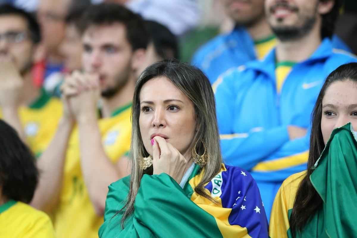 Imagens emocionantes das cobranas de pnaltis no Mineiro e da classificao do Brasil s semifinais do torneio feminino de futebol dos Jogos Olmpicos. Goleira Brbara pegou pnalti e deu vitria  Seleo por 7 a 6 sobre a Austrlia. Com 52 mil pagantes, estdio foi  loucura.