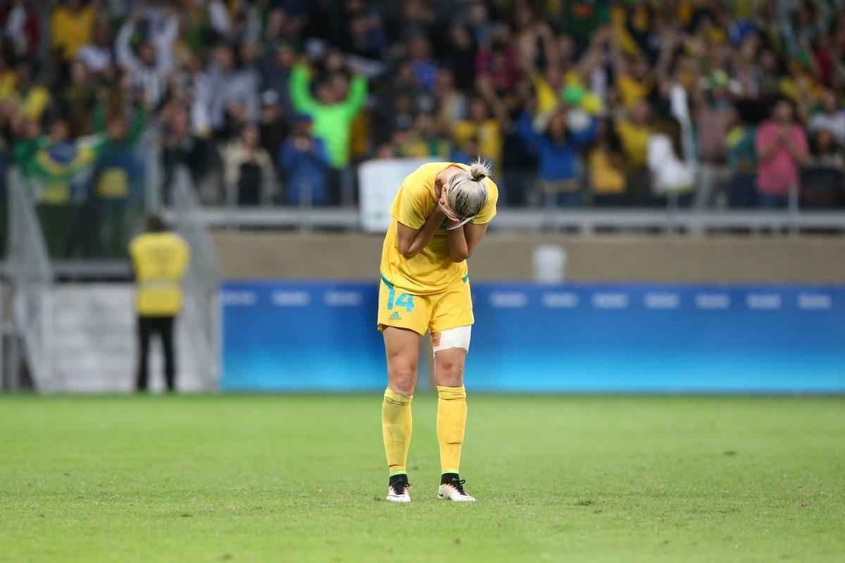 Imagens emocionantes das cobranas de pnaltis no Mineiro e da classificao do Brasil s semifinais do torneio feminino de futebol dos Jogos Olmpicos. Goleira Brbara pegou pnalti e deu vitria  Seleo por 7 a 6 sobre a Austrlia. Com 52 mil pagantes, estdio foi  loucura.