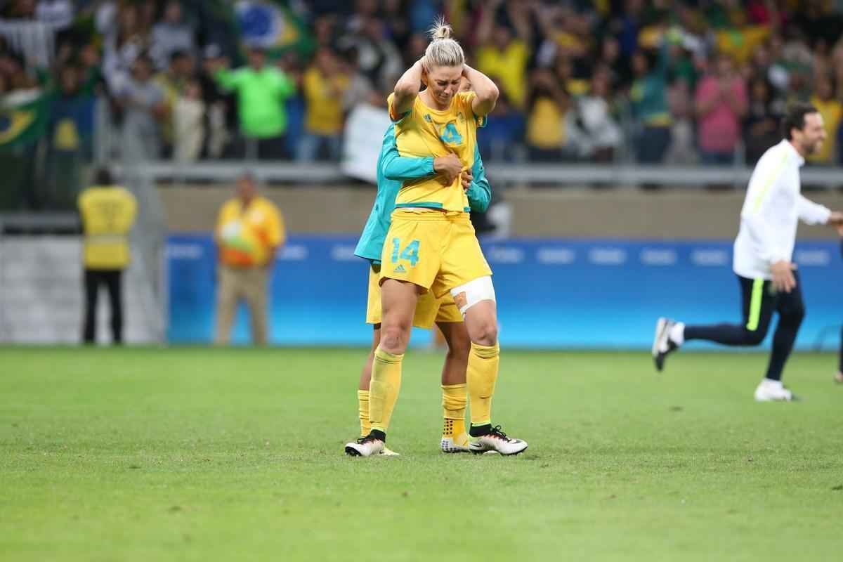 Imagens emocionantes das cobranas de pnaltis no Mineiro e da classificao do Brasil s semifinais do torneio feminino de futebol dos Jogos Olmpicos. Goleira Brbara pegou pnalti e deu vitria  Seleo por 7 a 6 sobre a Austrlia. Com 52 mil pagantes, estdio foi  loucura.