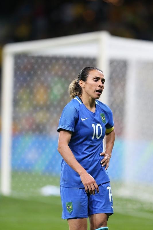 Imagens emocionantes das cobranas de pnaltis no Mineiro e da classificao do Brasil s semifinais do torneio feminino de futebol dos Jogos Olmpicos. Goleira Brbara pegou pnalti e deu vitria  Seleo por 7 a 6 sobre a Austrlia. Com 52 mil pagantes, estdio foi  loucura.