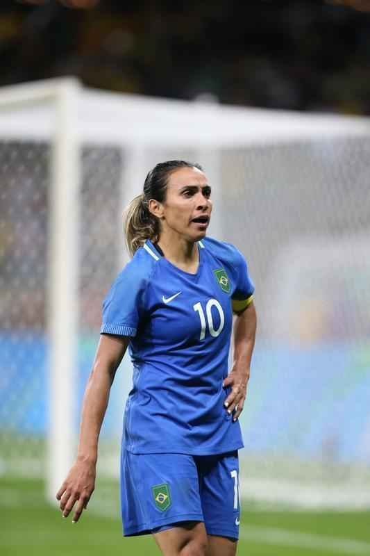 Imagens emocionantes das cobranas de pnaltis no Mineiro e da classificao do Brasil s semifinais do torneio feminino de futebol dos Jogos Olmpicos. Goleira Brbara pegou pnalti e deu vitria  Seleo por 7 a 6 sobre a Austrlia. Com 52 mil pagantes, estdio foi  loucura.