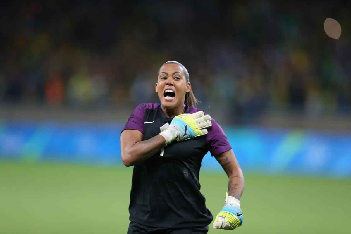 Imagens emocionantes das cobranas de pnaltis no Mineiro e da classificao do Brasil s semifinais do torneio feminino de futebol dos Jogos Olmpicos. Goleira Brbara pegou pnalti e deu vitria  Seleo por 7 a 6 sobre a Austrlia. Com 52 mil pagantes, estdio foi  loucura.