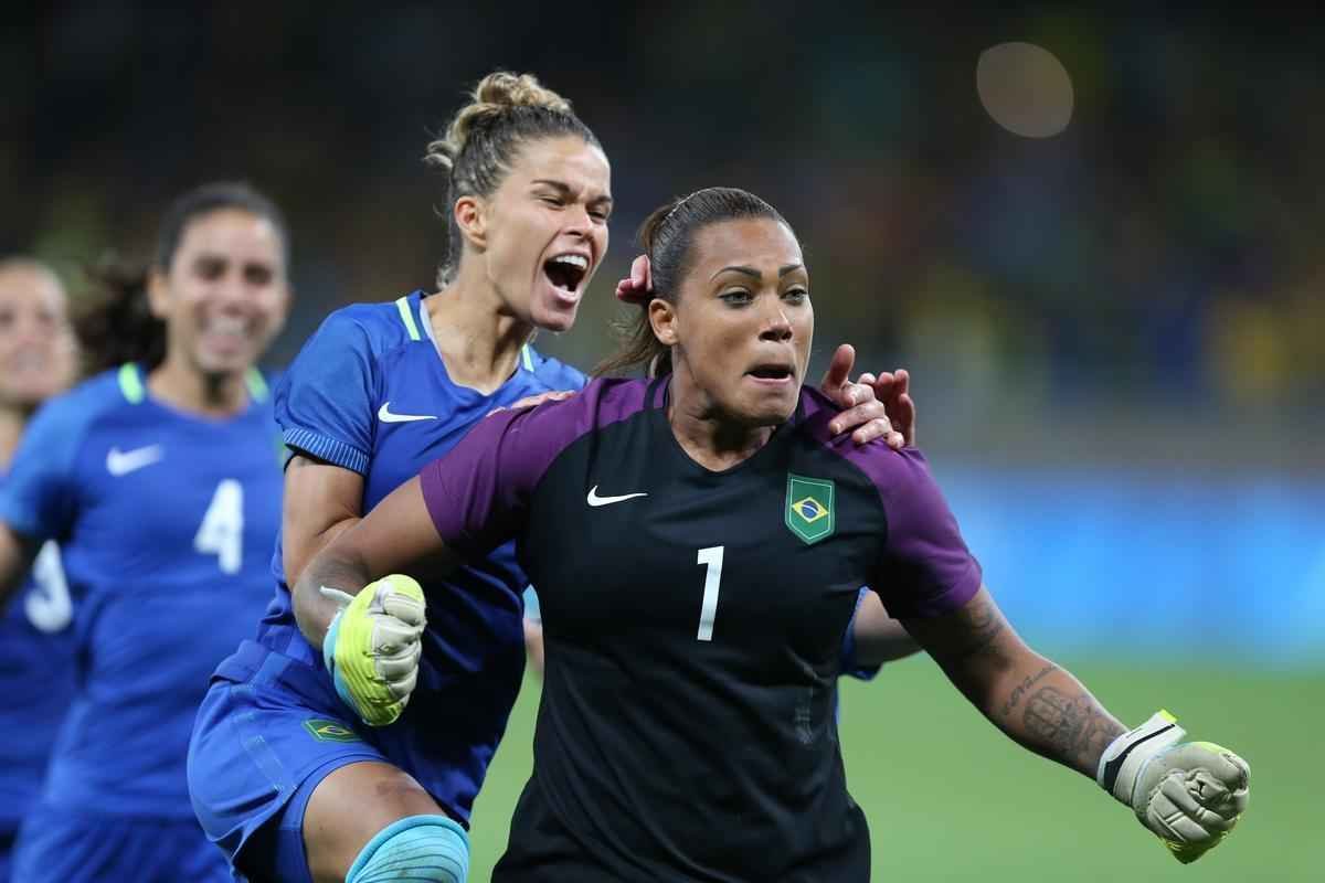 Imagens emocionantes das cobranas de pnaltis no Mineiro e da classificao do Brasil s semifinais do torneio feminino de futebol dos Jogos Olmpicos. Goleira Brbara pegou pnalti e deu vitria  Seleo por 7 a 6 sobre a Austrlia. Com 52 mil pagantes, estdio foi  loucura.