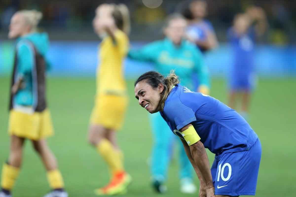 Imagens emocionantes das cobranas de pnaltis no Mineiro e da classificao do Brasil s semifinais do torneio feminino de futebol dos Jogos Olmpicos. Goleira Brbara pegou pnalti e deu vitria  Seleo por 7 a 6 sobre a Austrlia. Com 52 mil pagantes, estdio foi  loucura.