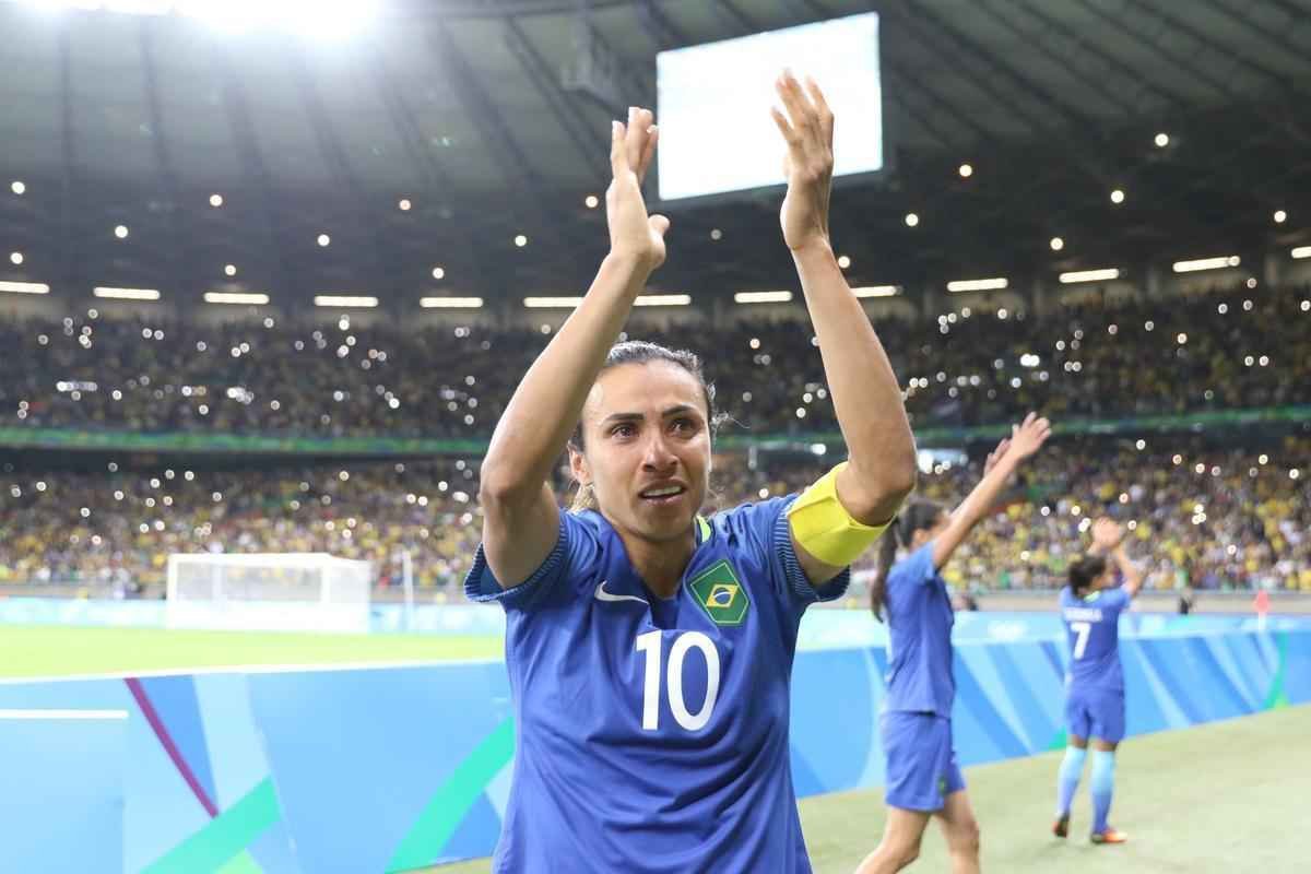 Imagens emocionantes das cobranas de pnaltis no Mineiro e da classificao do Brasil s semifinais do torneio feminino de futebol dos Jogos Olmpicos. Goleira Brbara pegou pnalti e deu vitria  Seleo por 7 a 6 sobre a Austrlia. Com 52 mil pagantes, estdio foi  loucura.