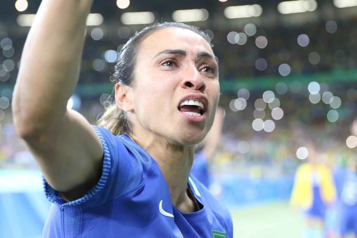 Imagens emocionantes das cobranas de pnaltis no Mineiro e da classificao do Brasil s semifinais do torneio feminino de futebol dos Jogos Olmpicos. Goleira Brbara pegou pnalti e deu vitria  Seleo por 7 a 6 sobre a Austrlia. Com 52 mil pagantes, estdio foi  loucura.
