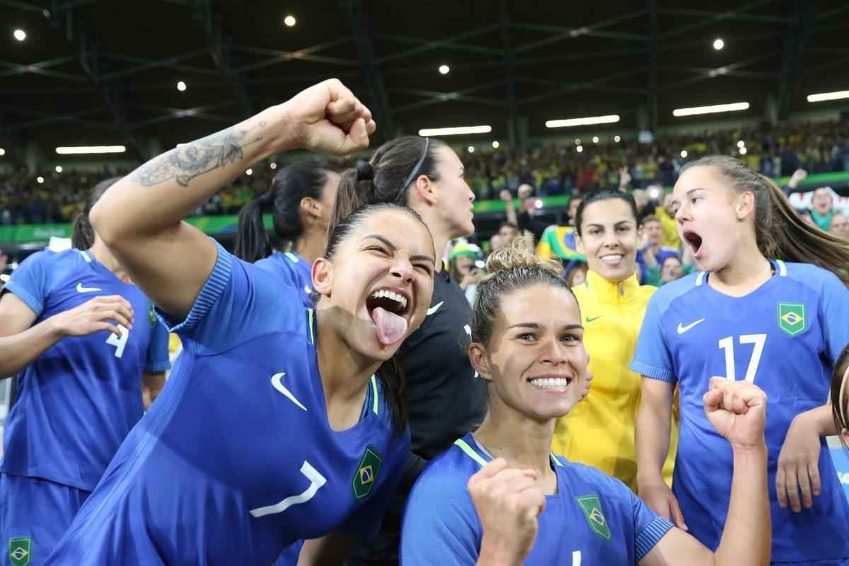 Imagens emocionantes das cobranas de pnaltis no Mineiro e da classificao do Brasil s semifinais do torneio feminino de futebol dos Jogos Olmpicos. Goleira Brbara pegou pnalti e deu vitria  Seleo por 7 a 6 sobre a Austrlia. Com 52 mil pagantes, estdio foi  loucura.