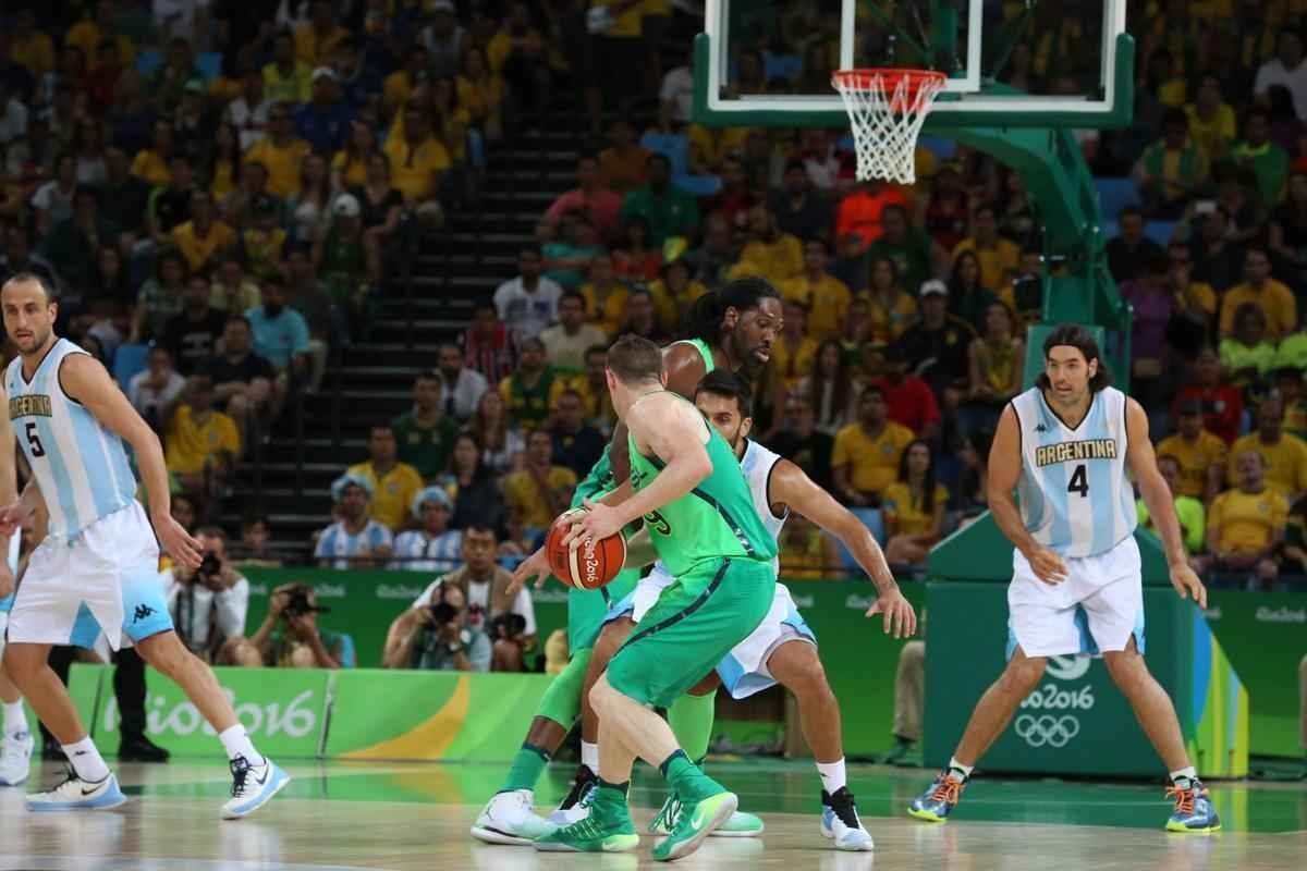 Fotos do jogo entre Brasil e Argentina na Arena Olmpica de Basquete (Rodrigo Clemente/EM D.A Press)