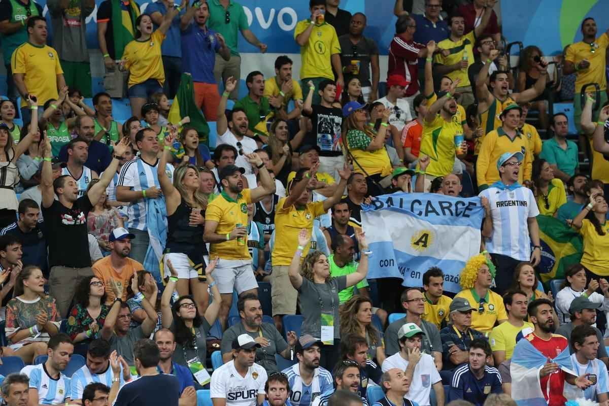 Fotos do jogo entre Brasil e Argentina na Arena Olmpica de Basquete (Rodrigo Clemente/EM D.A Press)