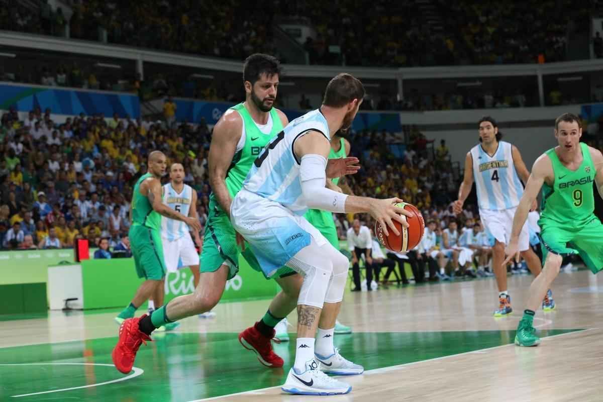 Fotos do jogo entre Brasil e Argentina na Arena Olmpica de Basquete (Rodrigo Clemente/EM D.A Press)