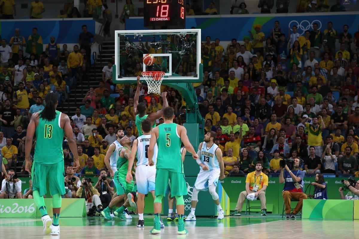 Fotos do jogo entre Brasil e Argentina na Arena Olmpica de Basquete (Rodrigo Clemente/EM D.A Press)