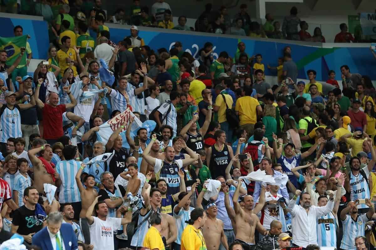 Fotos do jogo entre Brasil e Argentina na Arena Olmpica de Basquete (Rodrigo Clemente/EM D.A Press)
