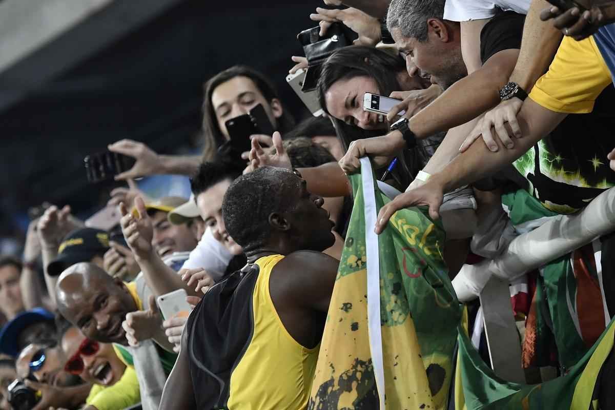 Usain Bolt comemorou tricampeonato olmpico com pblico no Engenho, no Rio