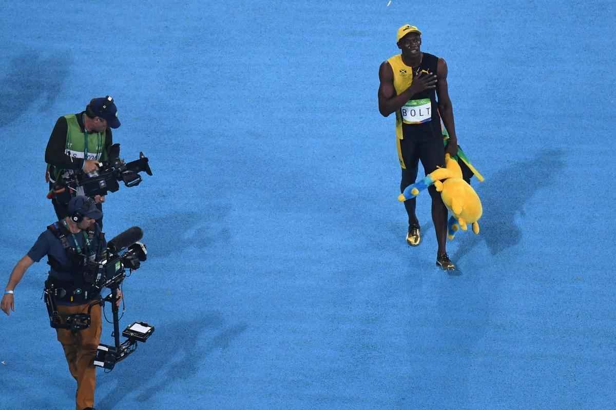 Usain Bolt comemorou tricampeonato olmpico com pblico no Engenho, no Rio