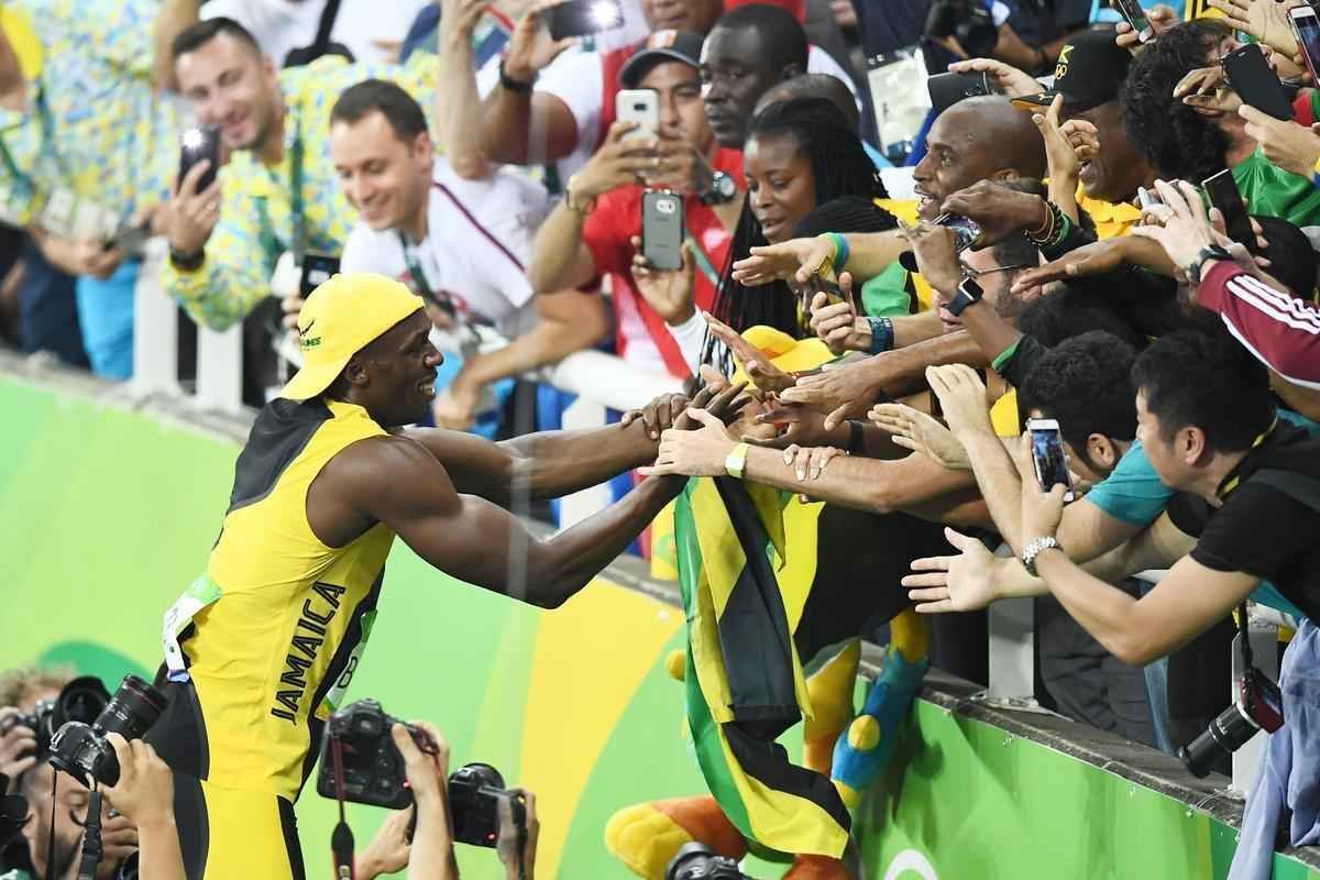 Usain Bolt comemorou tricampeonato olmpico com pblico no Engenho, no Rio