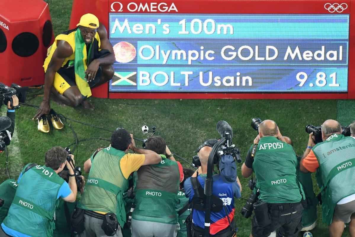 Usain Bolt comemorou tricampeonato olmpico com pblico no Engenho, no Rio