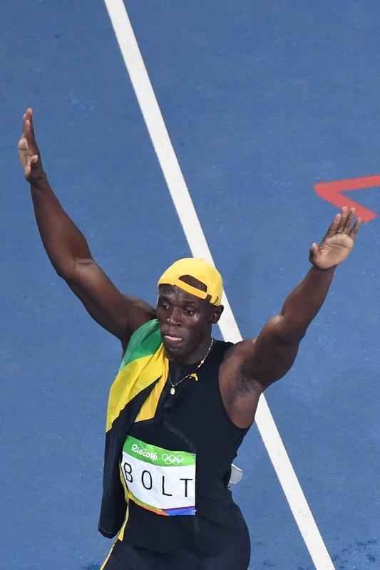 Usain Bolt comemorou tricampeonato olmpico com pblico no Engenho, no Rio