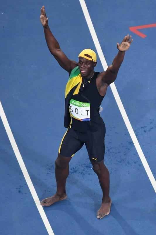 Usain Bolt comemorou tricampeonato olmpico com pblico no Engenho, no Rio