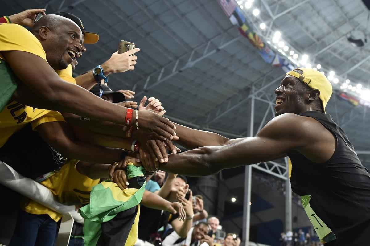 Usain Bolt comemorou tricampeonato olmpico com pblico no Engenho, no Rio