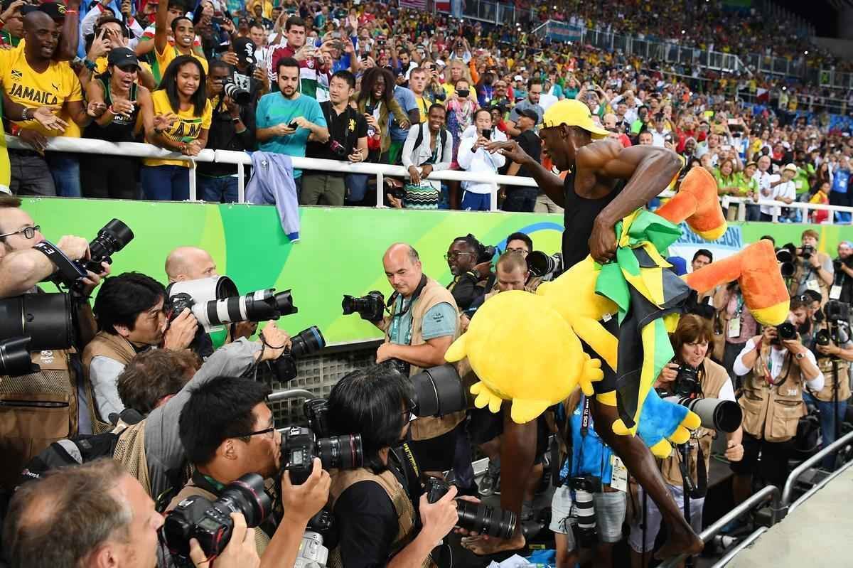 Usain Bolt comemorou tricampeonato olmpico com pblico no Engenho, no Rio