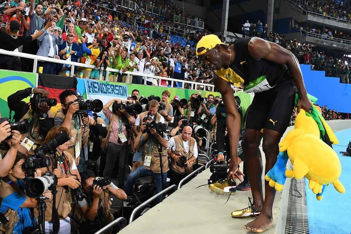 Usain Bolt comemorou tricampeonato olmpico com pblico no Engenho, no Rio